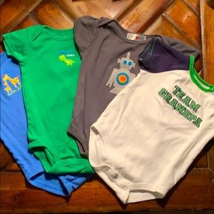 Lot 4 Onesies 9 to 18 month